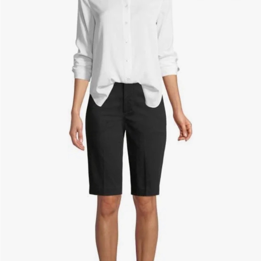 Vince Black Flat-Front woman Bermuda shorts